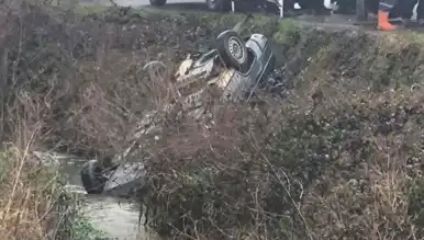 Düzce'de Dereye Devrilen Otomobilde Ölüm
