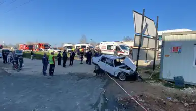 TIR ve Otomobil Çarpıştı: 6 Yaralı
